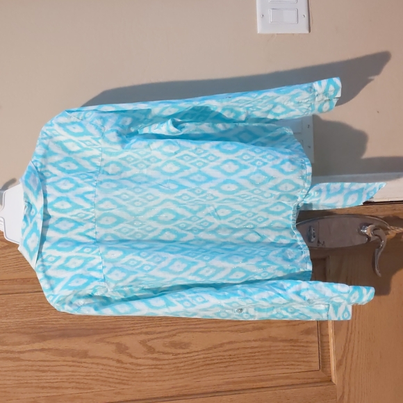 Chico's, size 2 adjustable long sleeve, belly tie, button down top - Picture 5 of 8